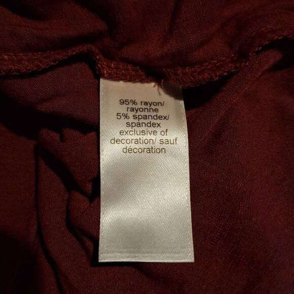 Maurices Womens Cold Shoulder Maroon Short Sleeve Top Sz M - Picture 4 of 4